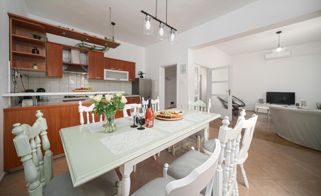 Apartman Rusula Vodice Eksteriør billede