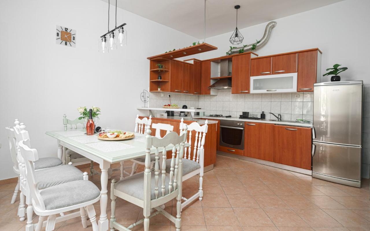 Apartman Rusula Vodice Eksteriør billede