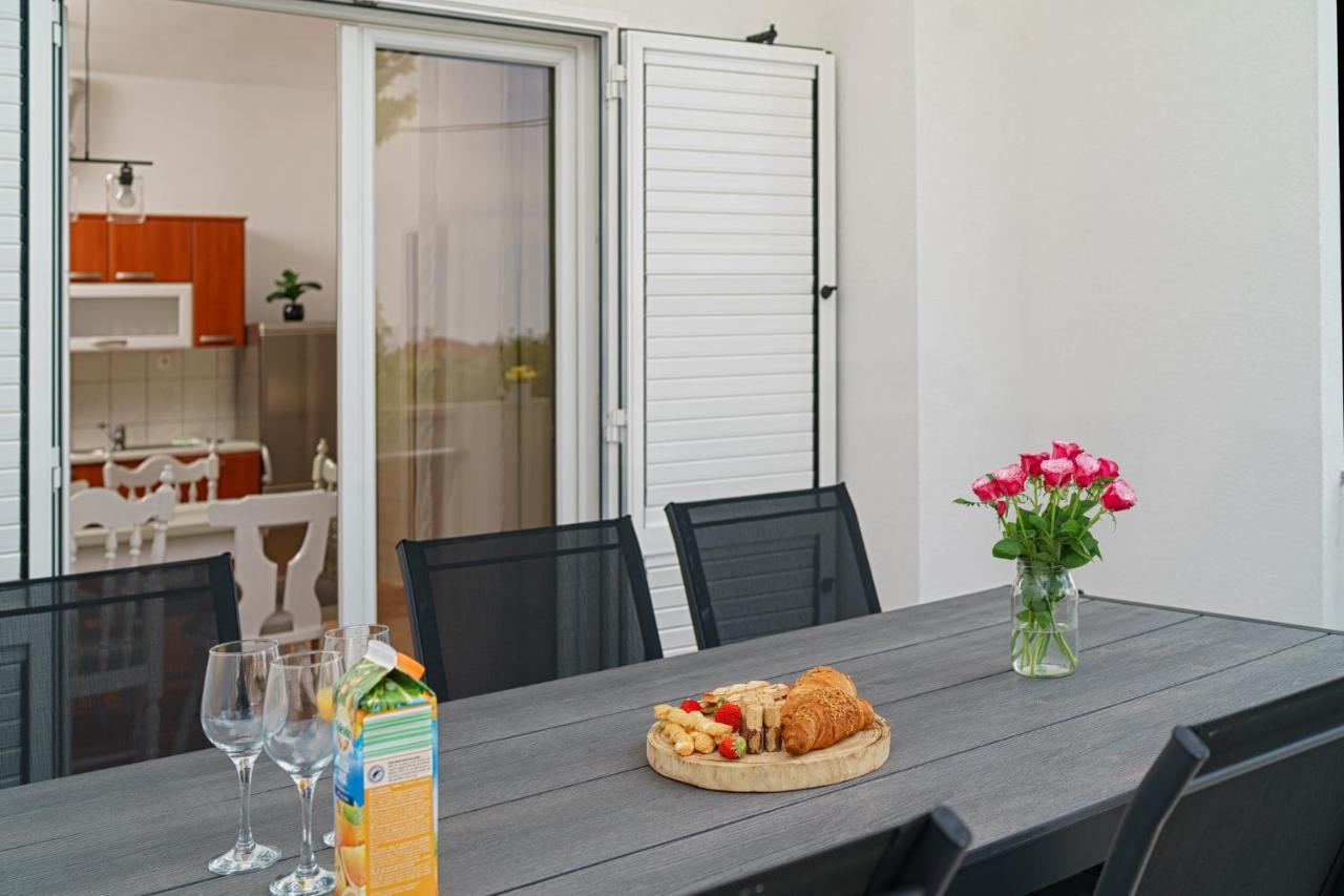 Apartman Rusula Vodice Eksteriør billede